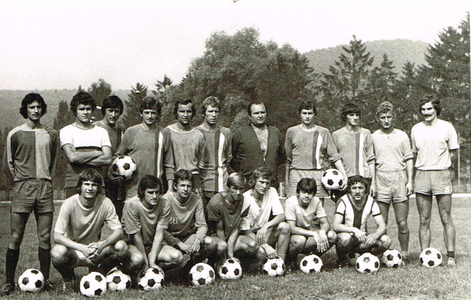 Leszek Malawski (czwarty od prawej) z drużyną Zagłębia Lubin (2)